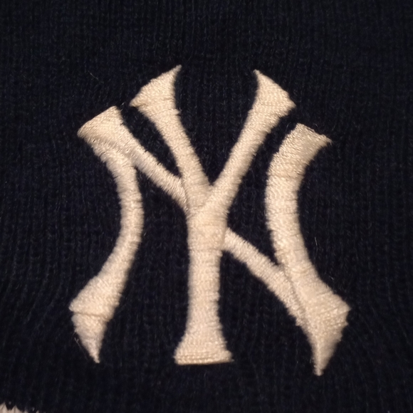 NY Yankee beanie youth one size fits all - Picture 2 of 6